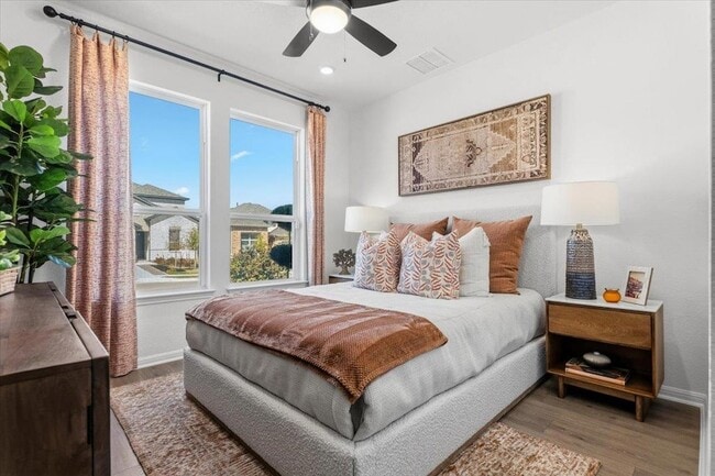 Building Photo - 212 Barton Oak Trl