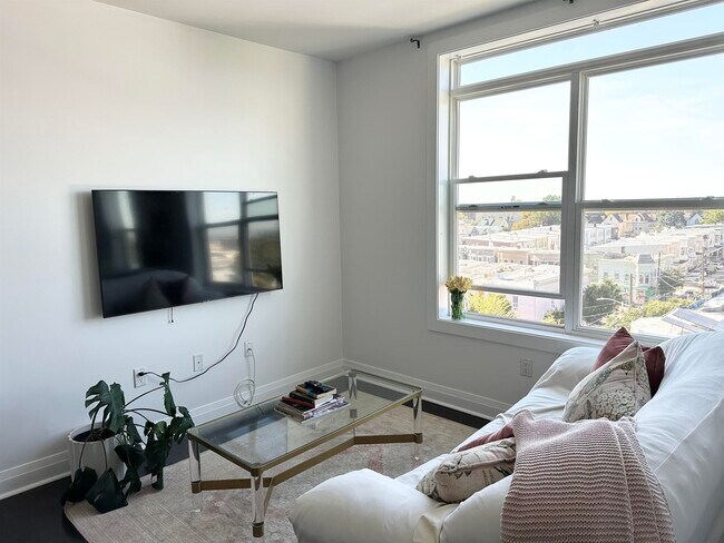 Building Photo - 1901 SUMMIT Ave