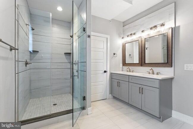 Building Photo - 1640 Edgley St