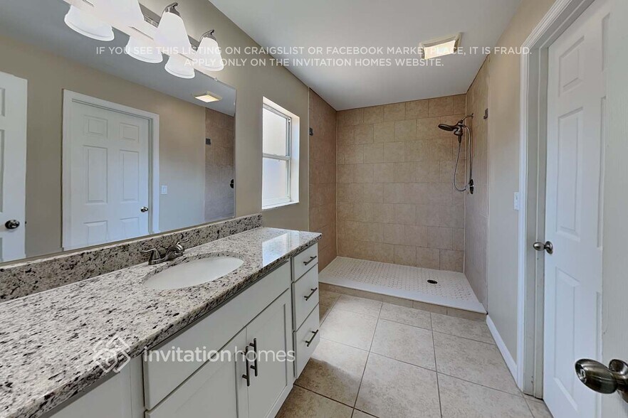 Building Photo - 14841 Margaux Dr
