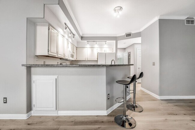 Building Photo - Light-Filled Dual-Suite Condo with Soaring Ceilings, Fireplace & Private Balcony in Amenity-Rich ...