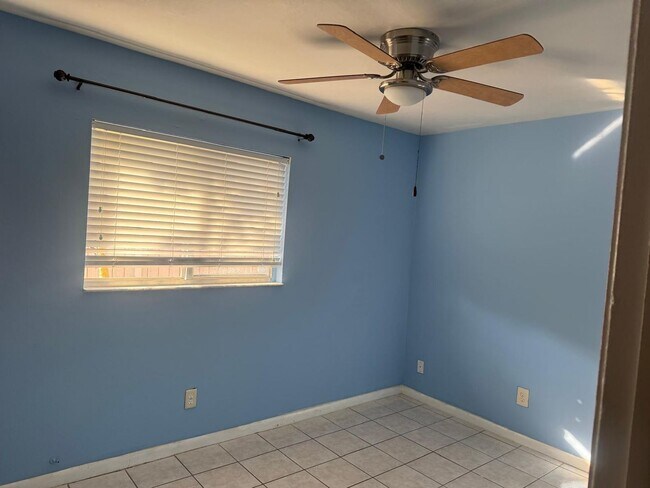 Building Photo - 517 SE 23rd Pl