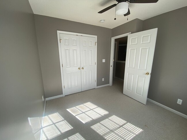 Building Photo - Price reduced**Move-in Ready!