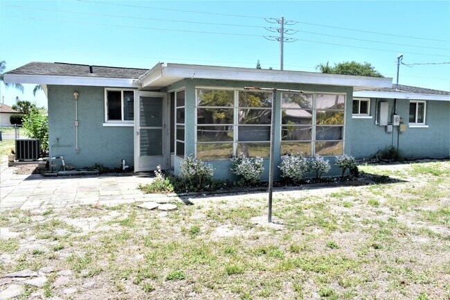 Building Photo - Updated Annual 2/1 on Overbrook Rd