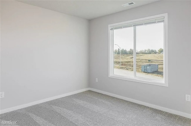 Building Photo - Great 3 Bedroom Single-Family Home in Urba...
