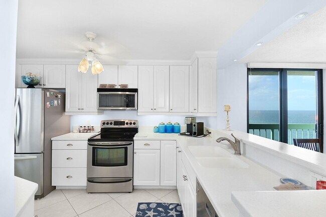 Building Photo - 9940 S Ocean Dr