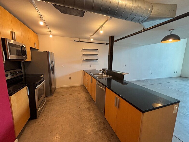 Building Photo - 1001 E 17th St