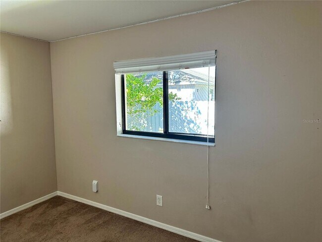 Building Photo - 1025 SE 24th Ave