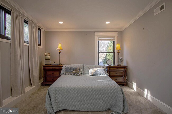 Building Photo - 9 Academy St