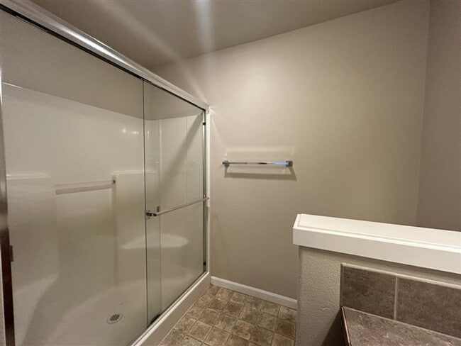 Building Photo - Move-In Ready! 3 Beds 2.5 Baths Townhome with Stainless Steel Appliances, W/D Hookups, and Gas Fo...