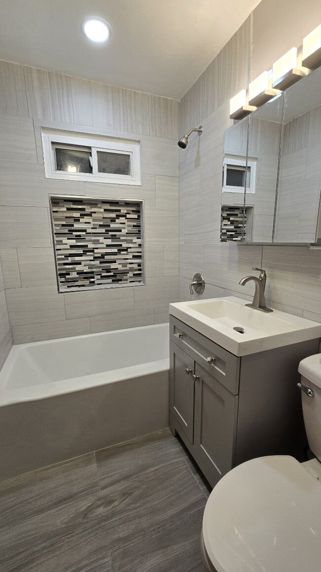 Building Photo - 3802 Brentwood Dr