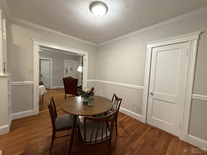 Building Photo - 11 Gray St