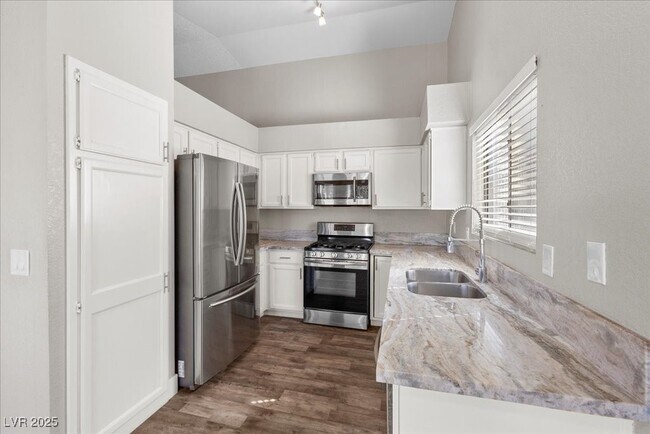 Building Photo - 720 Skipjack Dr