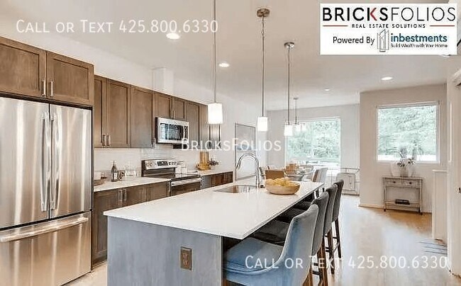 Building Photo - Live Elevated in Lynnwood –Townhome with G...