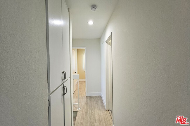 Building Photo - 126 Casuda Canyon Dr