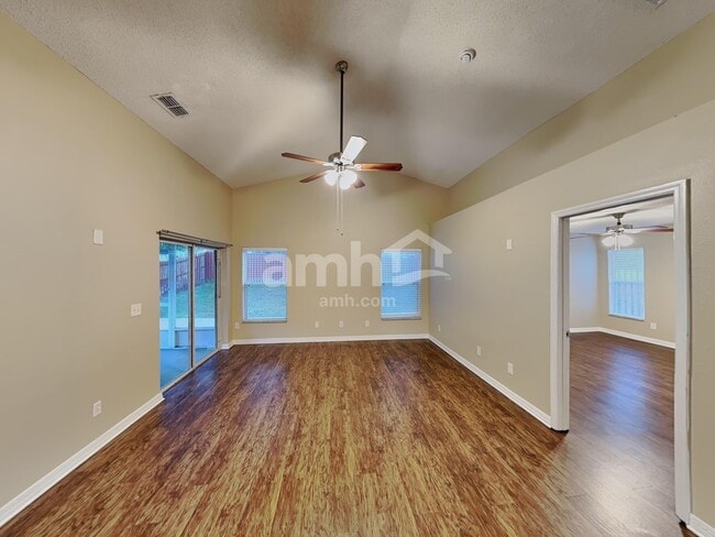 Building Photo - 1072 Bluegrass Dr