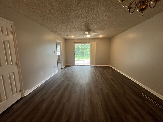 Building Photo - 2803 Fawnwood Cir