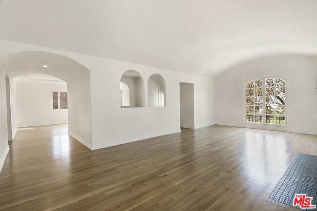 Building Photo - 450 N Orange Dr