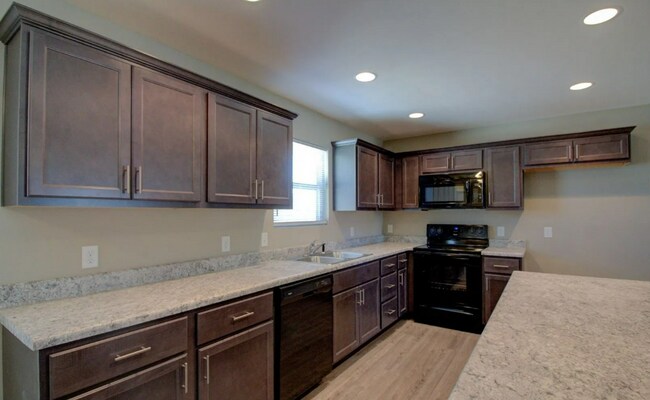 Building Photo - 3 bedroom duplex for rent in Battlefield