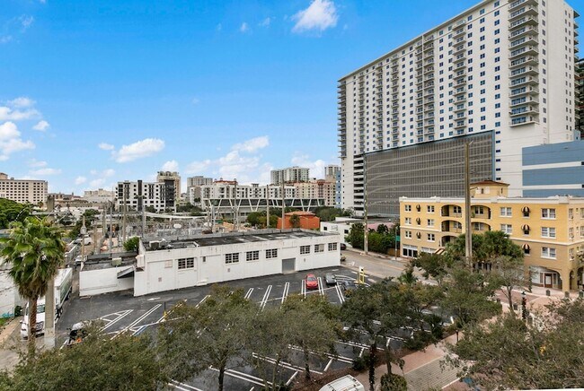 Building Photo - 610 Clematis St