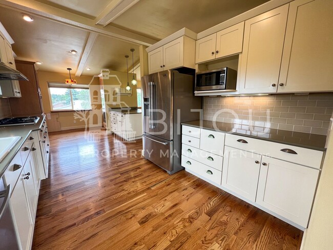 Building Photo - Corner Lot Multi-Level Home
