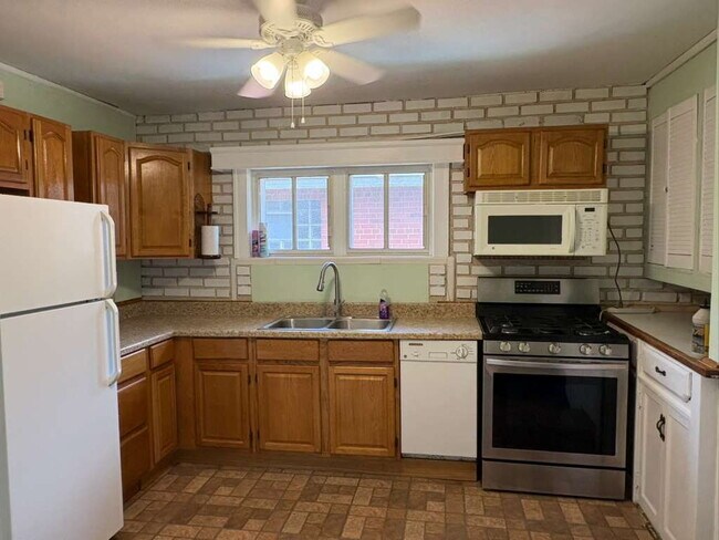 Building Photo - 6926 Hurst Ct