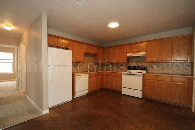 Building Photo - Cove Duplex