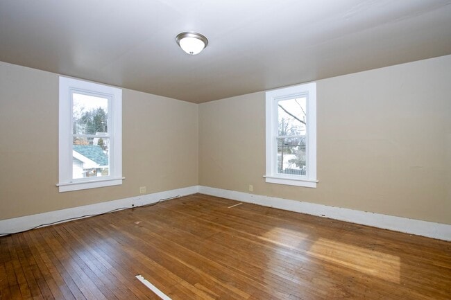 Building Photo - Three bedroom duplex