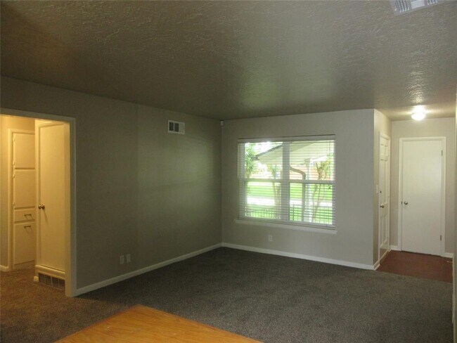 Building Photo - 1215 Glenwood St