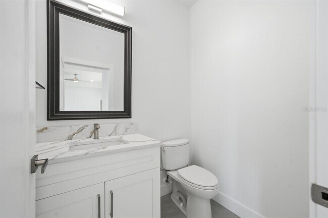 Building Photo - 1909 Gulfview Dr