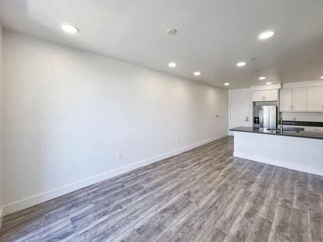 Building Photo - Modern 2BD Fremont Condo – EV Charger, Bal...