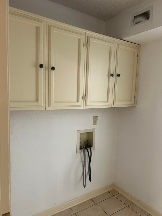 Building Photo - 108 Martingale