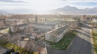 Building Photo - 424 E Dogwood Ave