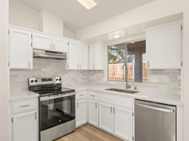 Building Photo - Spacious 3-Bedroom Home in Quiet Northwest...