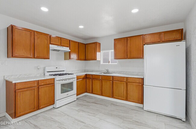 Building Photo - 15088 Rancho Del Sur Dr
