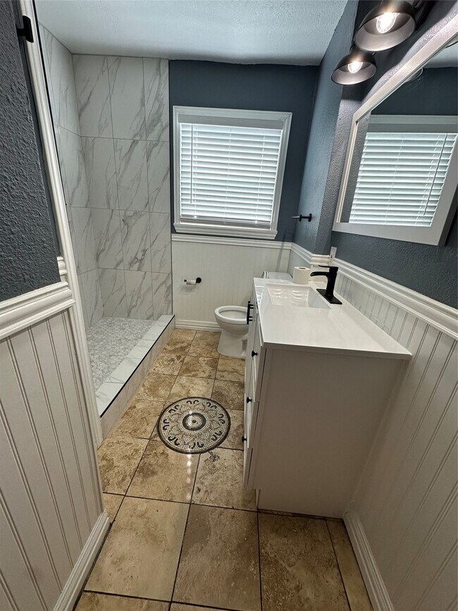 Building Photo - 10110 Glenmawr Dr