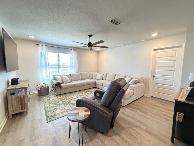 Building Photo - 4656 Honor Guard Wy