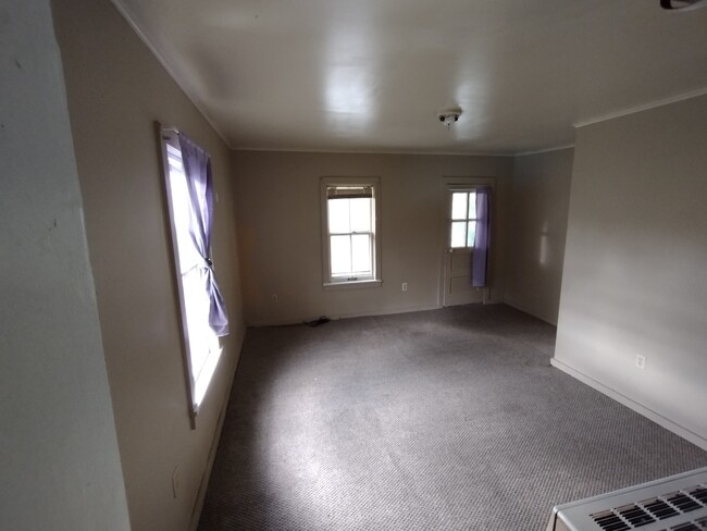 Building Photo - 708 Linden Pl