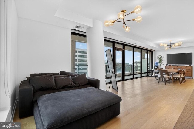 Building Photo - 1650 Silver Hill Dr