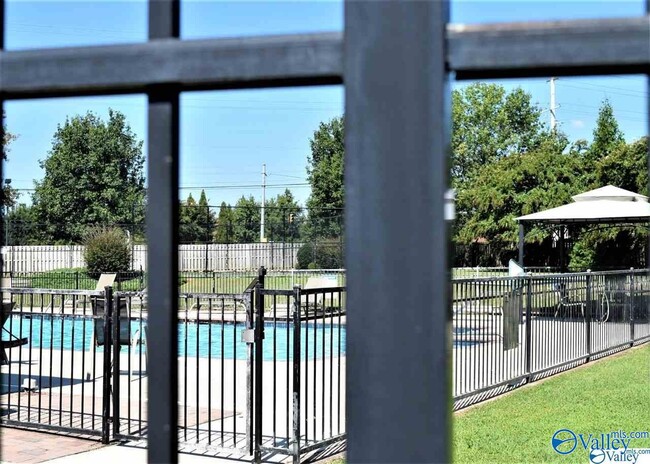Building Photo - 123 Paul Revere Dr