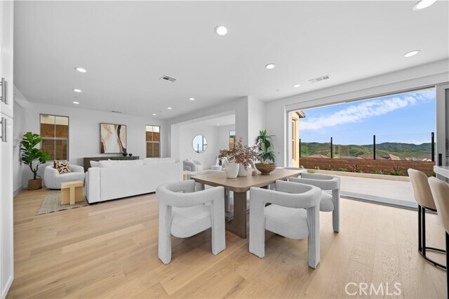Building Photo - 206 Collino