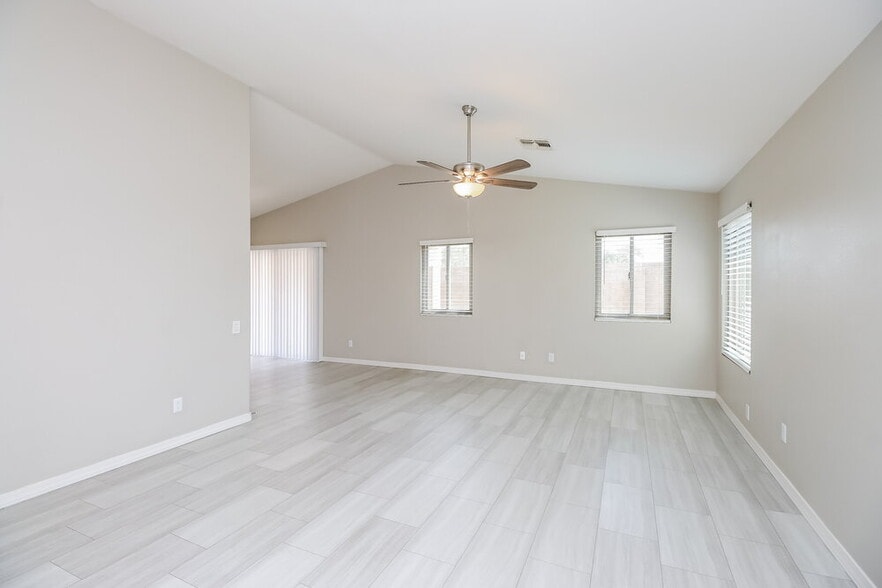 Building Photo - 1037 W 7th Ave