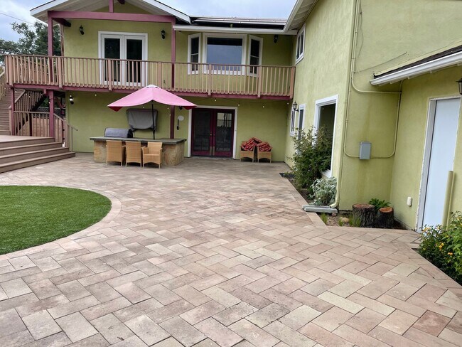 Building Photo - Spacious 4 Bedroom 4 Bath Ojai Home