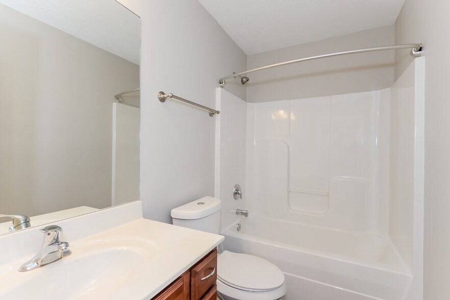 Building Photo - 925 Birchmill Point S