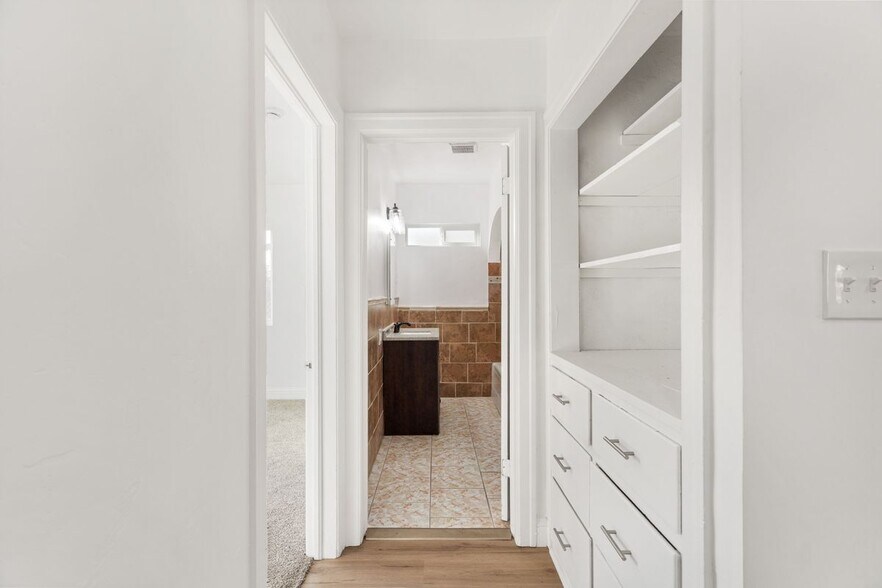 Building Photo - 301 10th St