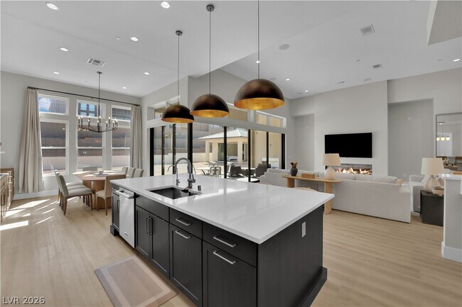 Building Photo - 10973 Horizon Ledge Ave