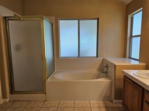 Building Photo - 2204 Zoa Dr