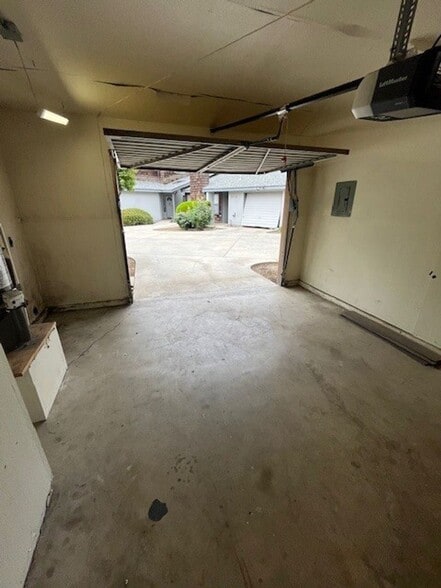 Building Photo - 4346 W Douglas Ave