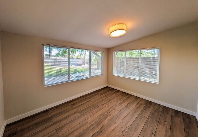 Building Photo - 4 Bedroom Home in Tempe Gardens Near E Sou...