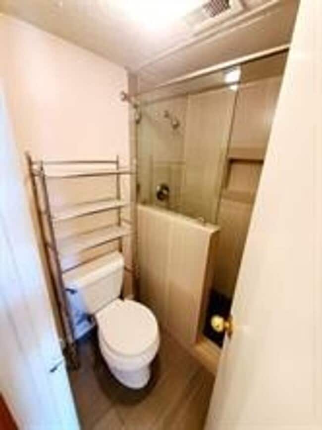 Building Photo - Welcome to this comfortable and stylish 3-bedroom, 2-bathroom condo in the heart of North Dallas.